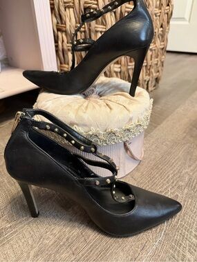 🔥 Banana Republic Studded Leather T-Strap Pumps Heels 8.5